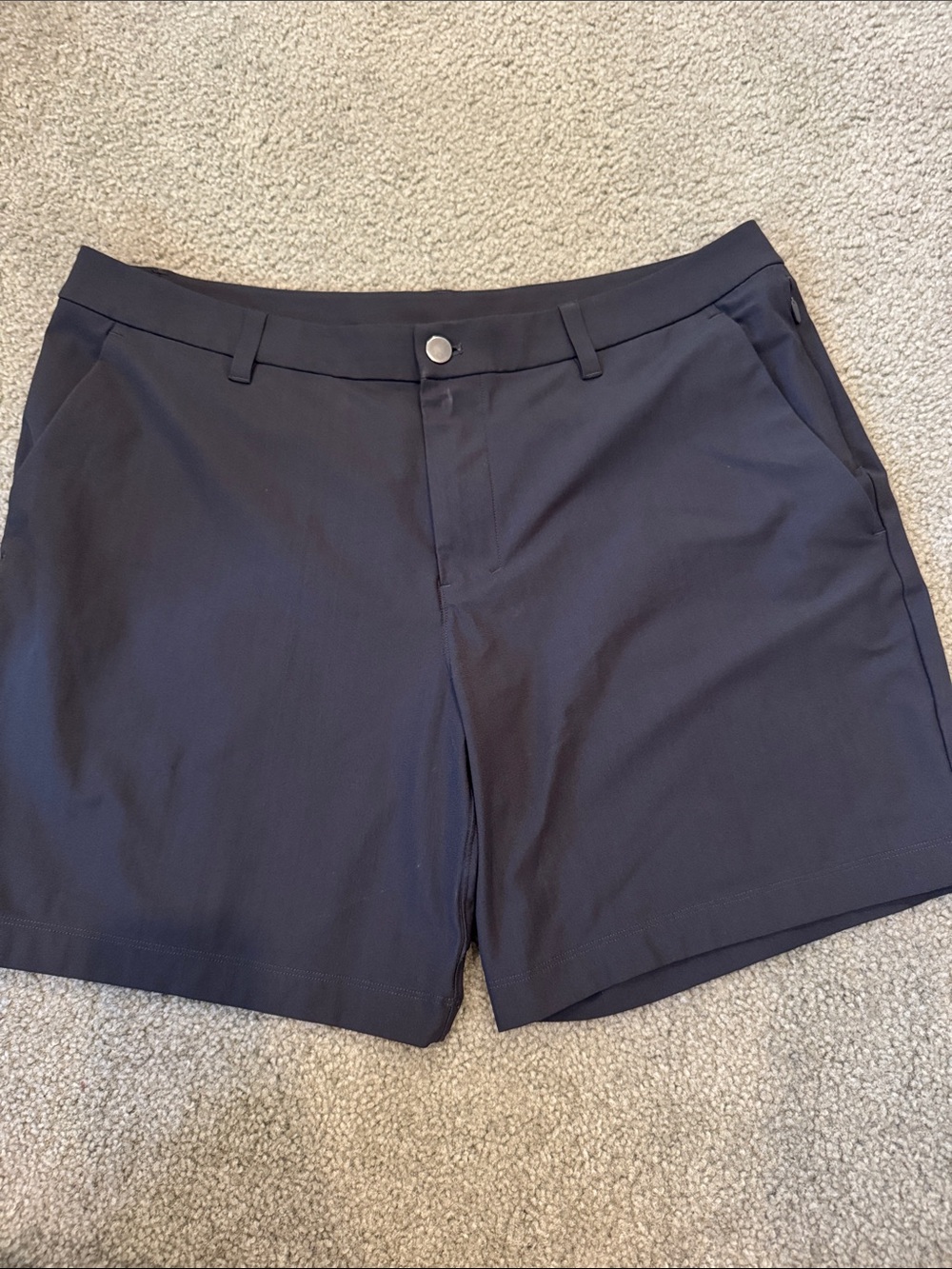 Lululemon men dark grey Shorts with Back Welt Pockets